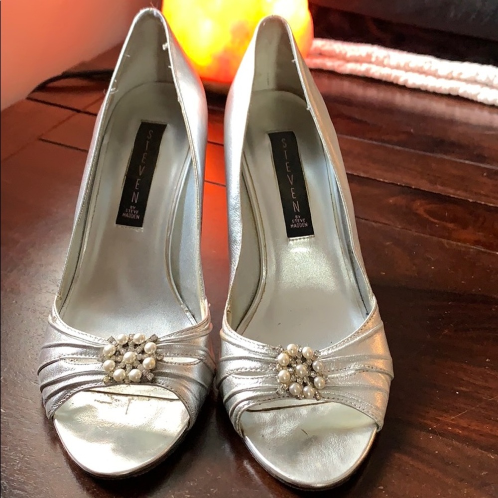 Steven by Steve Madden “Deluxee” High Heel Pump